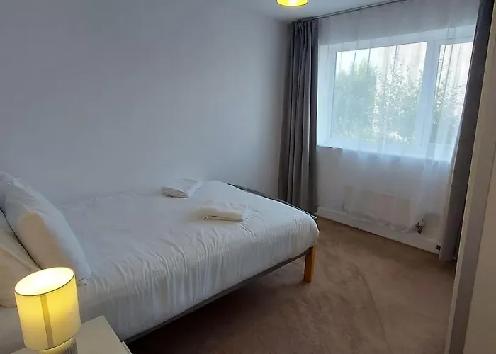 Apartamento Modern Near Etihad, Coop Live *