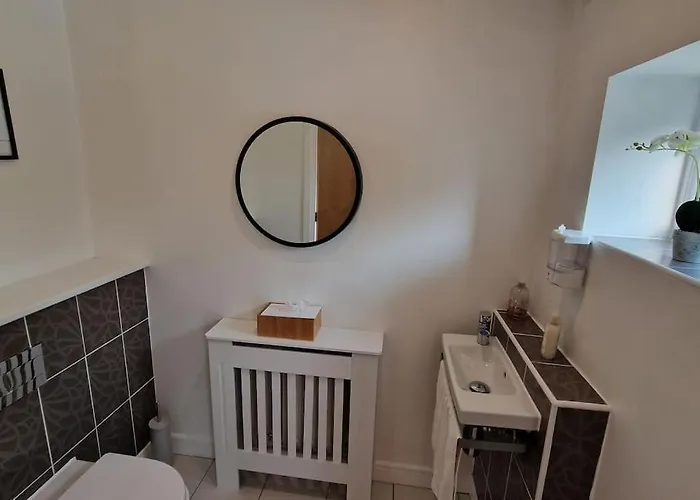 Modern Near Etihad, Coop Live *