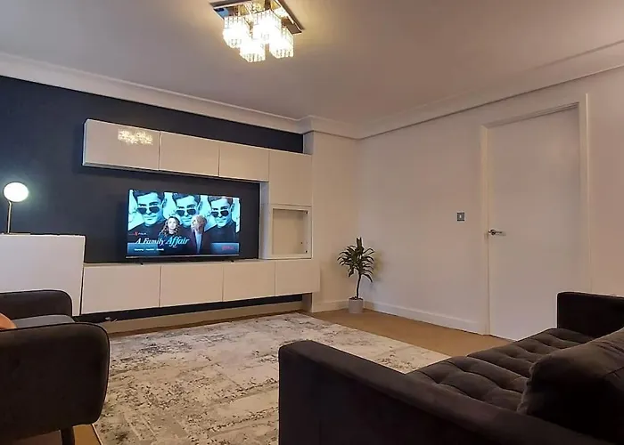 Modern Near Etihad, Coop Live Mánchester