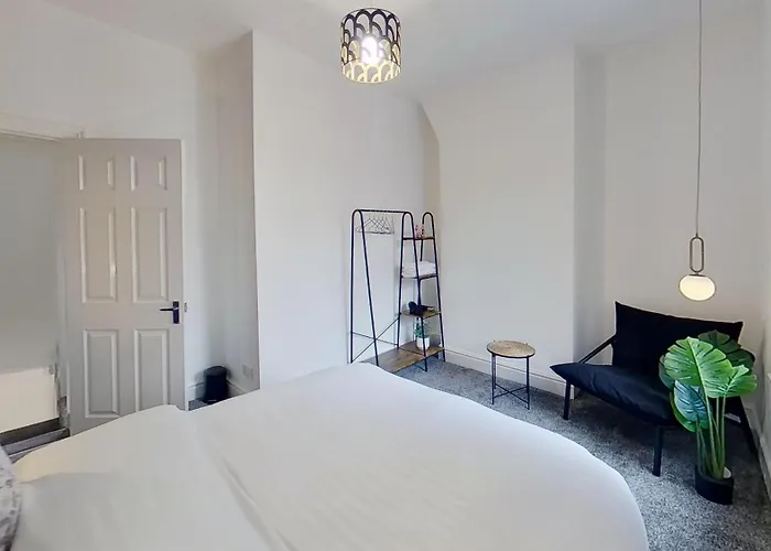 Sleeps6- FamilyFriendly- Garden- CloseToMCR Manchester