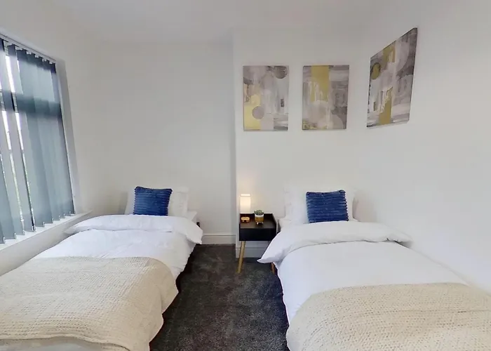 Sleeps6- FamilyFriendly- Garden- CloseToMCR *