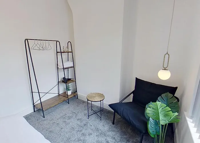 Sleeps6- FamilyFriendly- Garden- CloseToMCR Vakantiehuis *