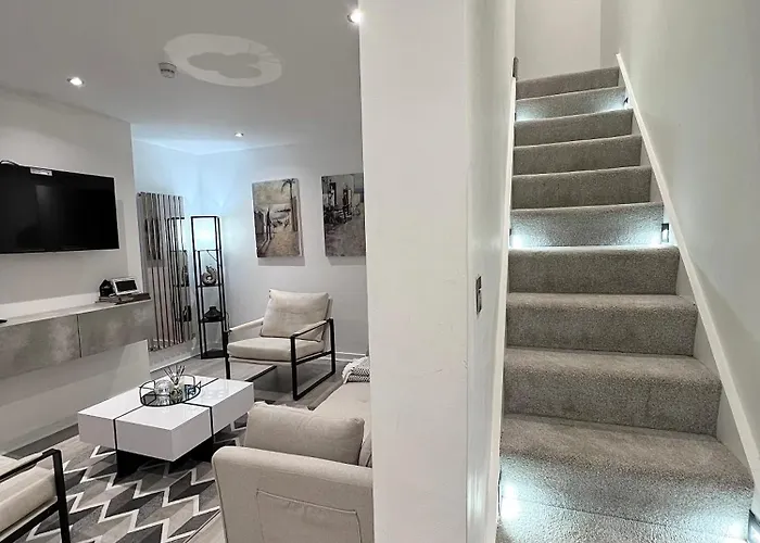 Entire House - Near Etihad Stadium And *