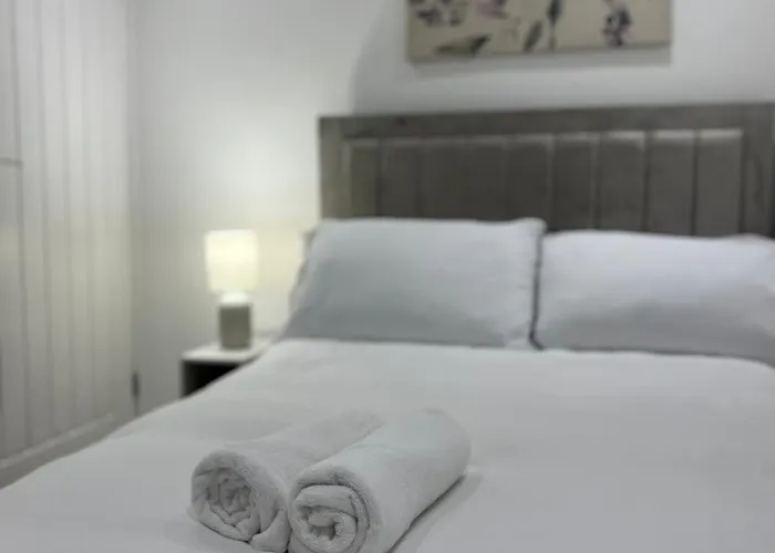 Entire House - Near Etihad Stadium And 맨체스터