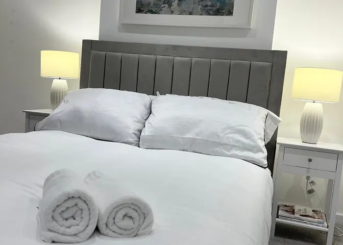 Entire House - Near Etihad Stadium And Ferienhaus *