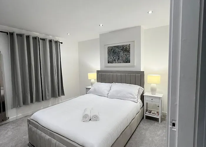 Entire House - Near Etihad Stadium And * Manchester