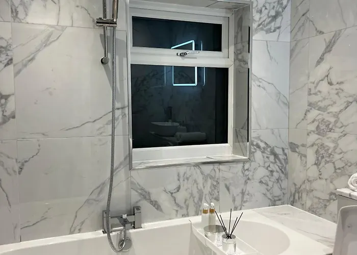 Entire House - Near Etihad Stadium And *