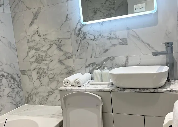 Entire House - Near Etihad Stadium And *