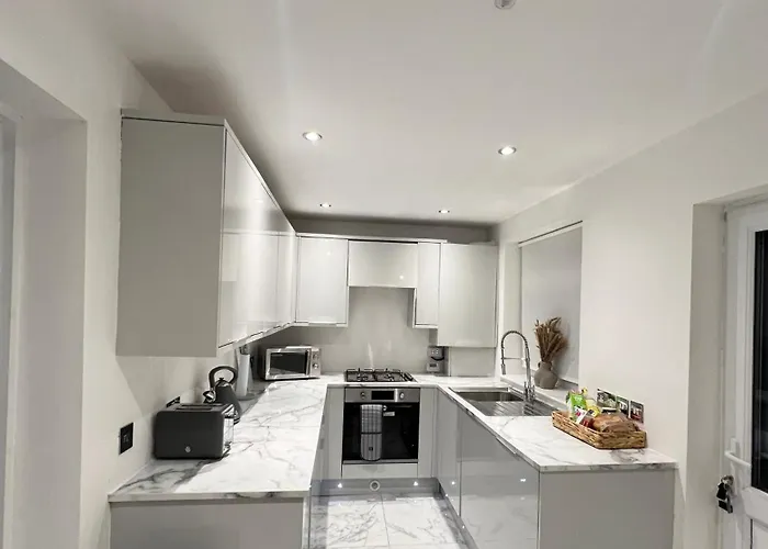 Entire House - Near Etihad Stadium And Ferienhaus *