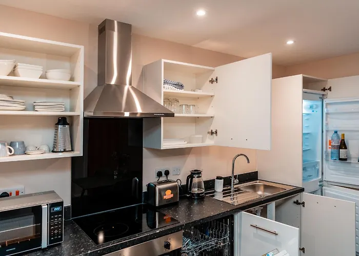 아파트 Entire 2 Bedroom And 2 Bathroom In -free Underground Parking