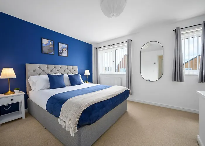 Modern 2 Bed With Driveway Near Coop Live & Etihad Stadium , Sleeps 5 , Self Checkin And Free Parking 別荘