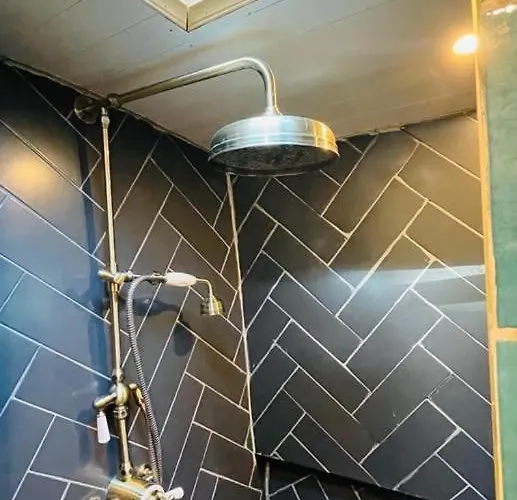 Bespokenarrowboat Hotel na wodzie