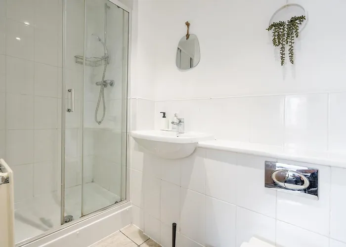 Dom wakacyjny Etihad, & Coop Live - Free Parking - 10ppl