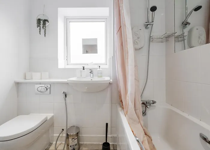 Dom wakacyjny Etihad, & Coop Live - Free Parking - 10ppl