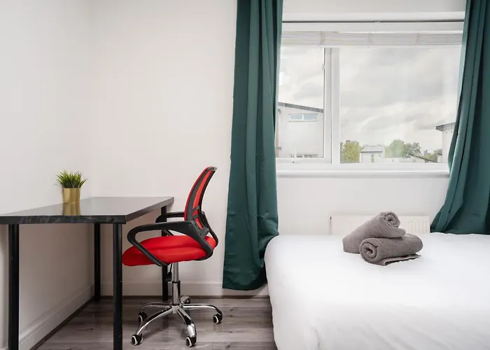 Etihad, & Coop Live - Free Parking - 10ppl Dom wakacyjny