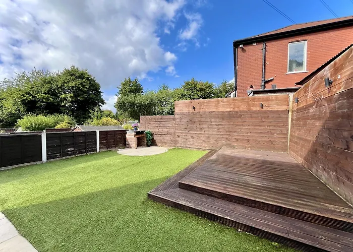 Stylish 3-bed In Prestwich With Free Parking