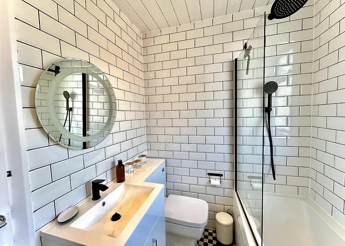 Stylish 3-bed In Prestwich With Free Parking * מנצ'סטר