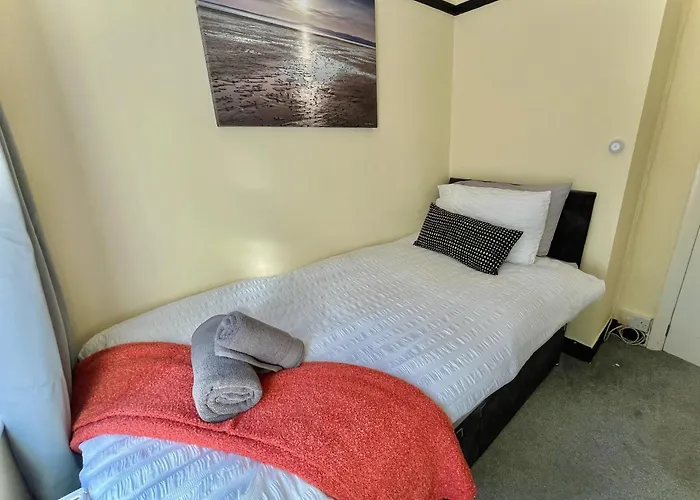 Stylish 3-bed In Prestwich With Free Parking