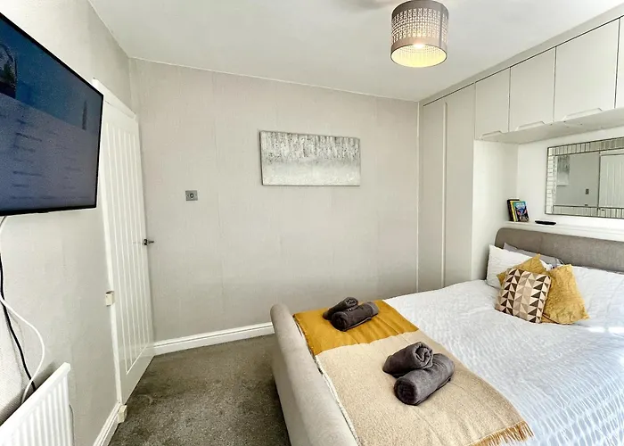 בית נופש Stylish 3-bed In Prestwich With Free Parking