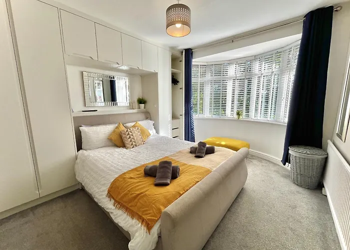 Stylish 3-bed In Prestwich With Free Parking