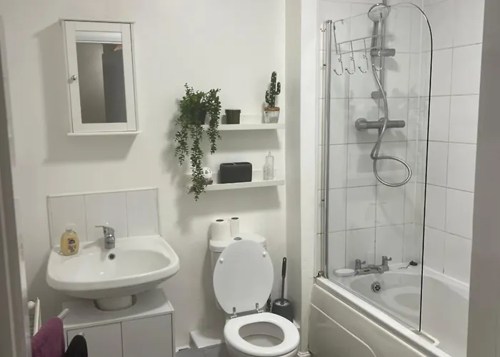 Flat In Greater * Manchester