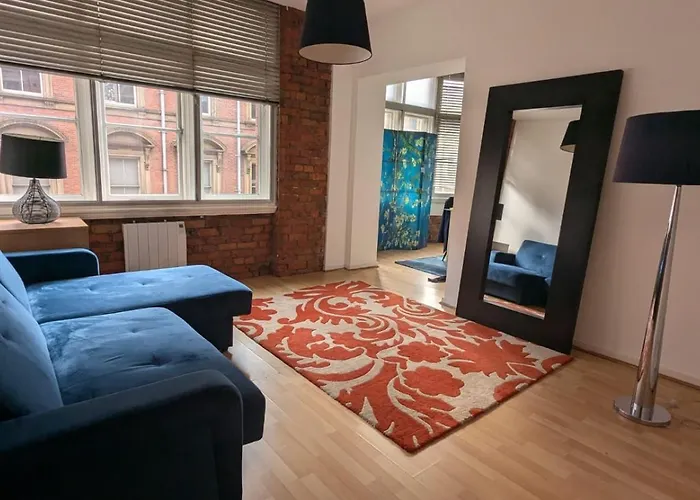 Spacious 2 Bed In Centre 아파트 *