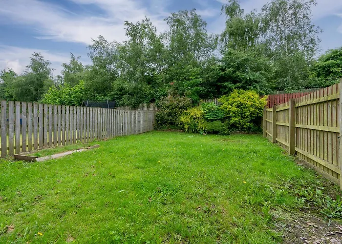 Apartament Superb Two Bedroom House Near Etihad & Coop Live - Free Parking