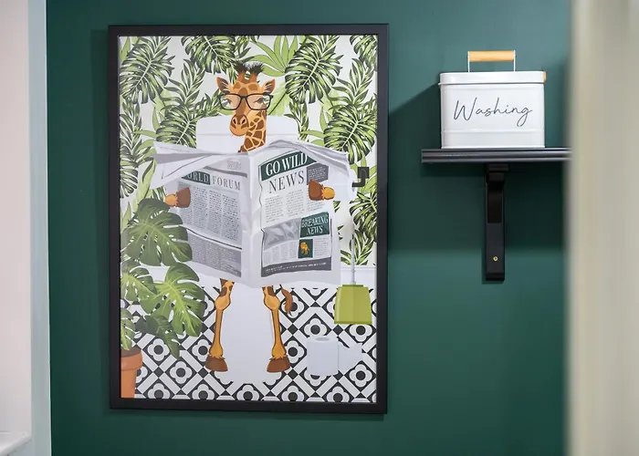 Apartament Superb Two Bedroom House Near Etihad & Coop Live - Free Parking *