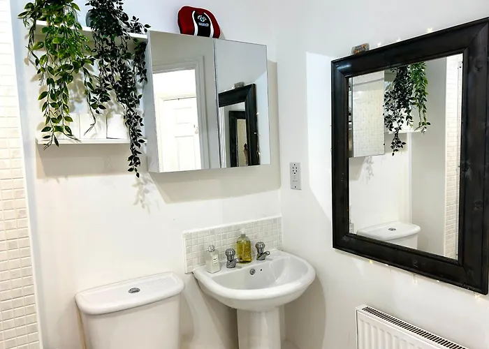 Cozy Private With Private Bathroom & Free Parking In Salford! Apartament *