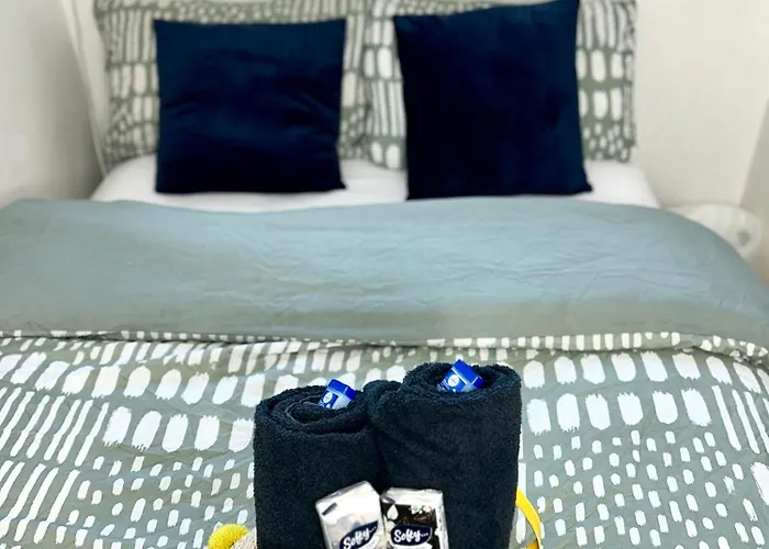 Cozy Private With Private Bathroom & Free Parking In Salford! Apartament *