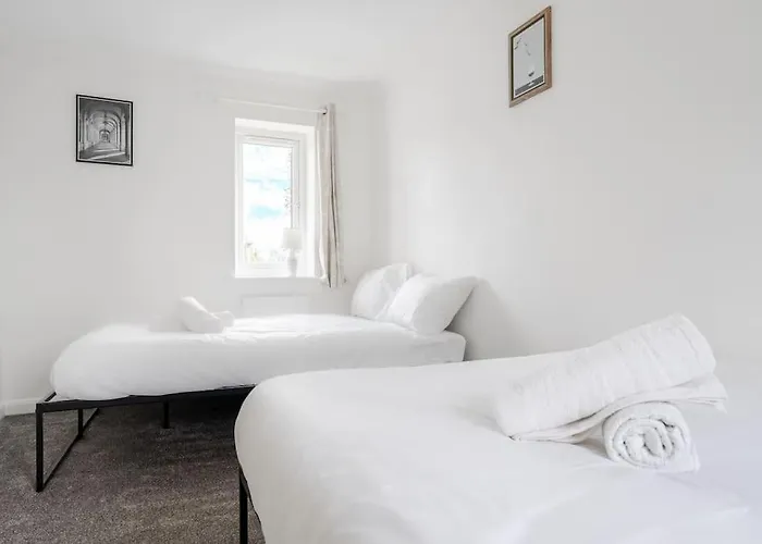 Cozy 3br - Games - Sleeps 9 Apartment *