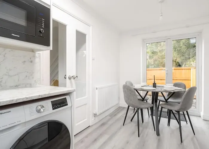 Cozy 3br - Games - Sleeps 9 Apartment Manchester