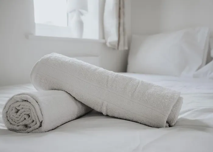 Cozy 3br - Games - Sleeps 9 Apartment Manchester