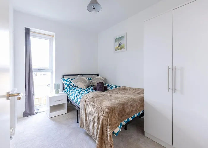 Stunning Modern 3 Bedroom Townhouse - Perfect Getaway 度假居 *