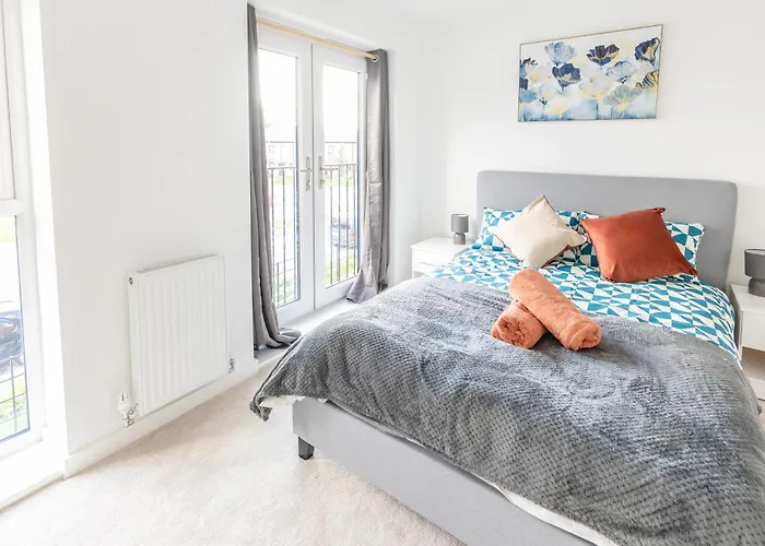 Stunning Modern 3 Bedroom Townhouse - Perfect Getaway 度假居