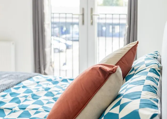 Stunning Modern 3 Bedroom Townhouse - Perfect Getaway 度假居