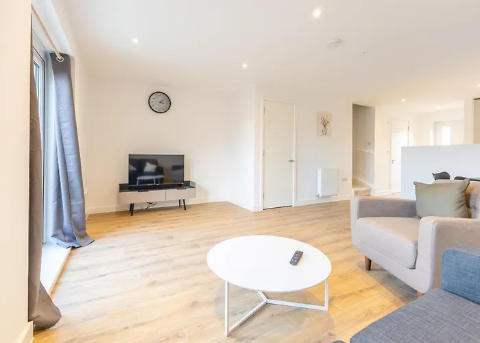 Stunning Modern 3 Bedroom Townhouse - Perfect Getaway *