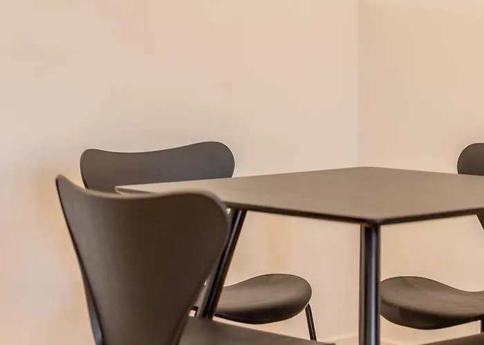 Stunning Modern 3 Bedroom Townhouse - Perfect Getaway 度假居