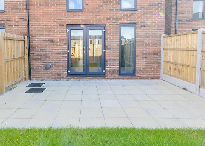 Stunning Modern 3 Bedroom Townhouse - Perfect Getaway