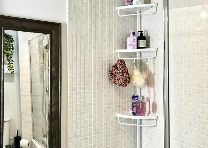 Convenient Private Bed, Bath & Parking Included Séjour chez l'habitant *