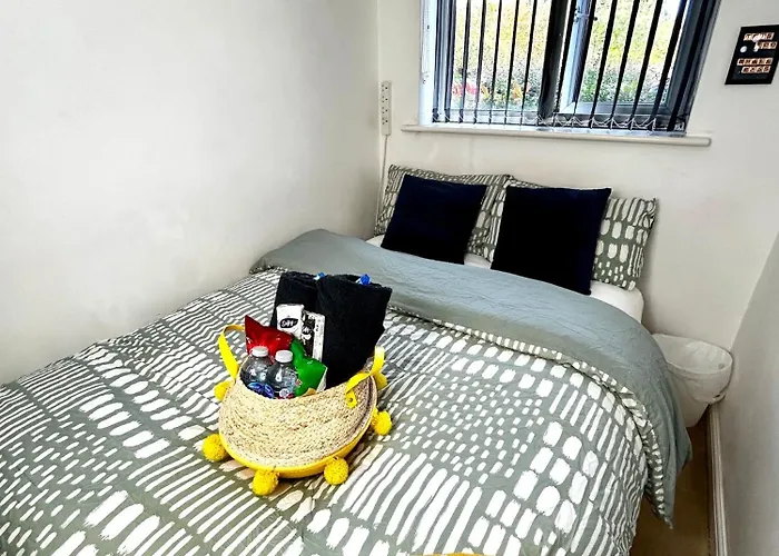 Convenient Private Bed, Bath & Parking Included Séjour chez l'habitant