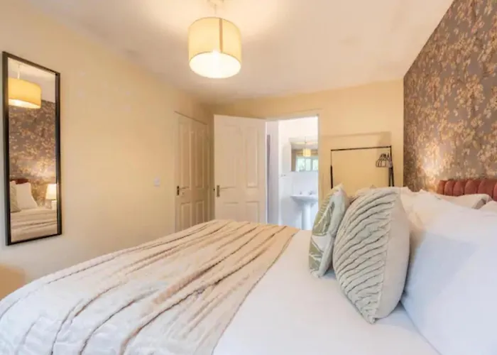 Charming Whitehurst Drive Nest In * Μάντσεστερ