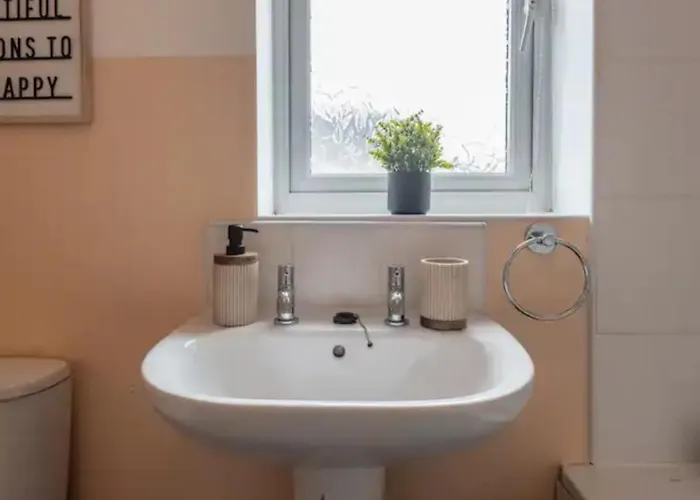 Charming Whitehurst Drive Nest In Manchester