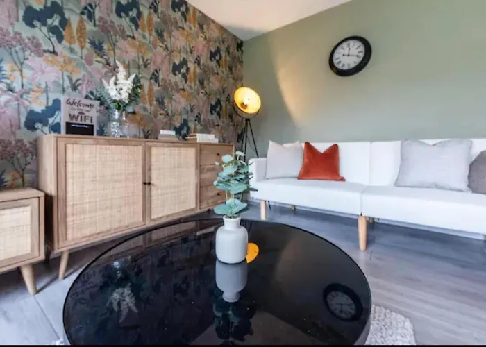 Charming Whitehurst Drive Nest In Μάντσεστερ