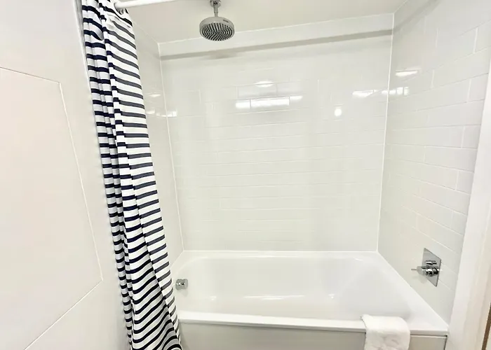 Private Garden With Geodome Apartament Manchester