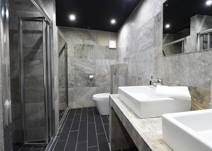 Swan Street Sleeps 23 Apartment Manchester