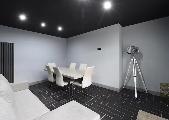 Swan Street Sleeps 23 * Manchester