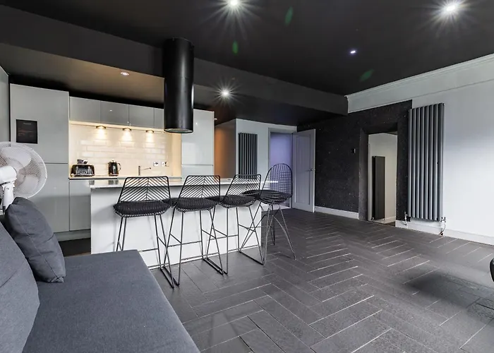 Swan Street Sleeps 23 *