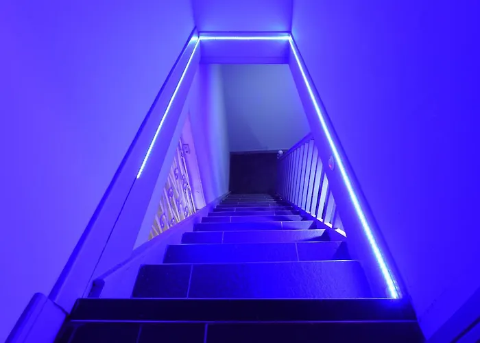 Swan Street Sleeps 23 Apartament