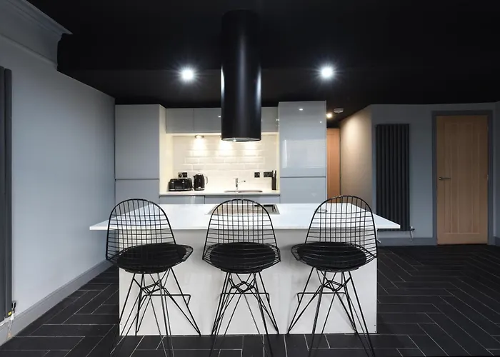 Apartment Swan Street Sleeps 23 *